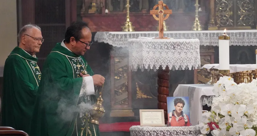 Penempatan Reliqui Beato Carlo Aqutis : Sosok Teladan Bagi Kaum Muda dalam Mengasihi dan Mencintai Ekaristi.